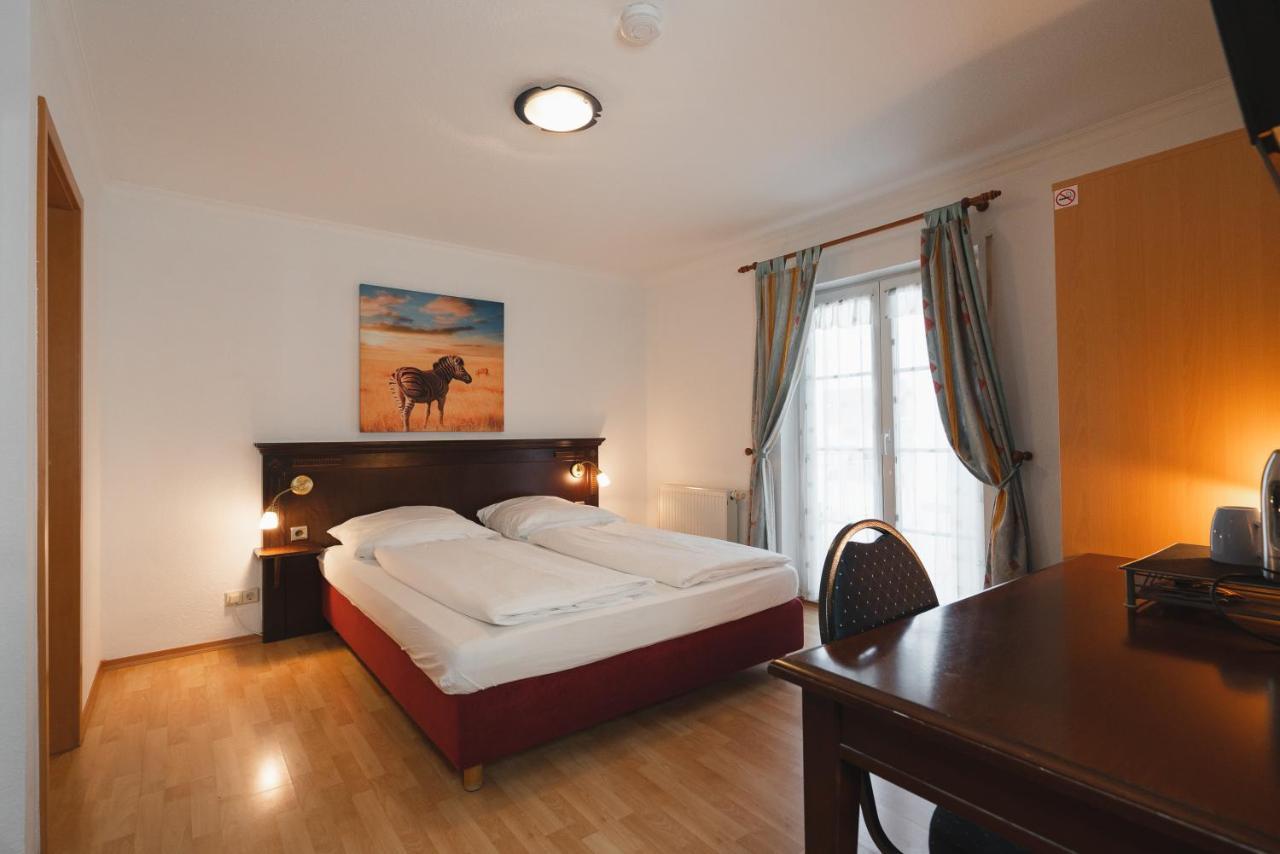 Park Hotel & Gaestehaus รูสท์ ภายนอก รูปภาพ
