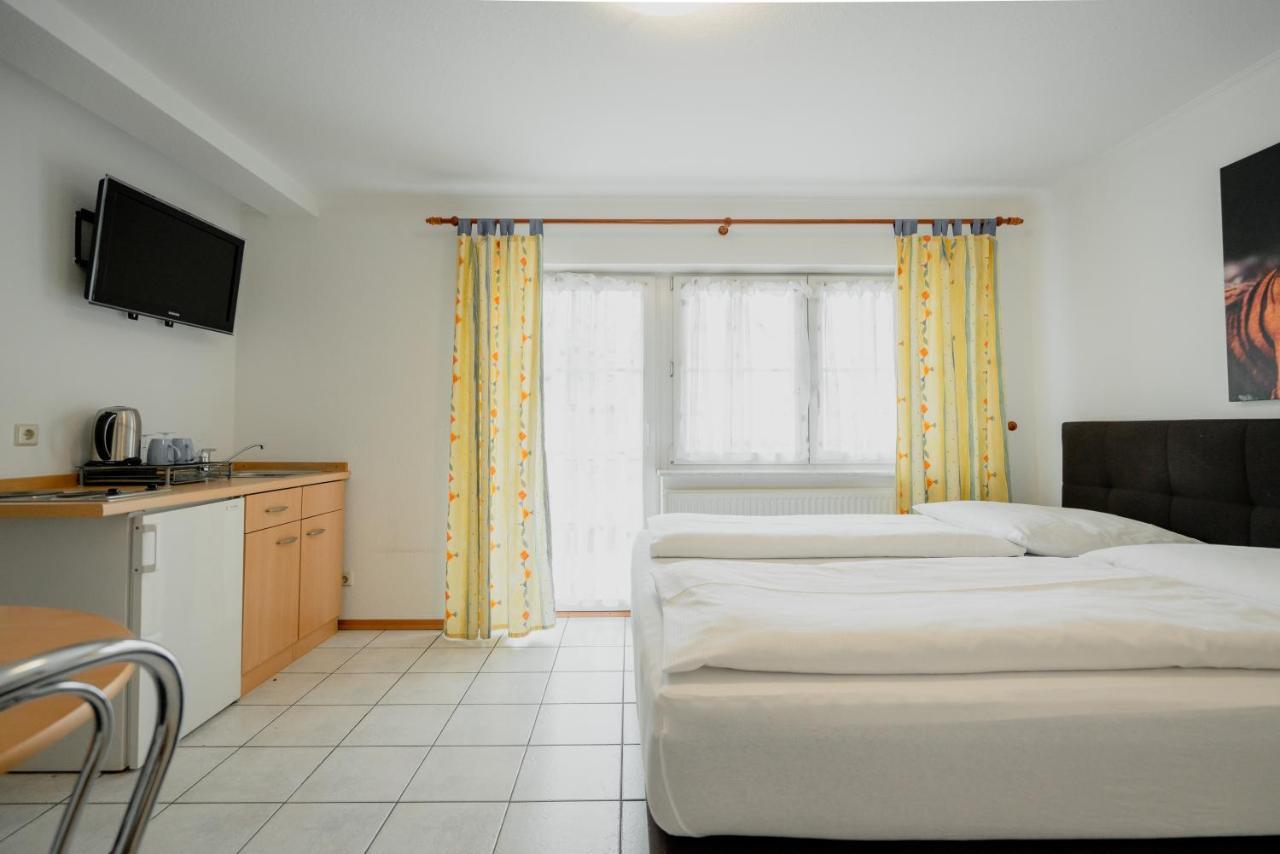 Park Hotel & Gaestehaus รูสท์ ภายนอก รูปภาพ