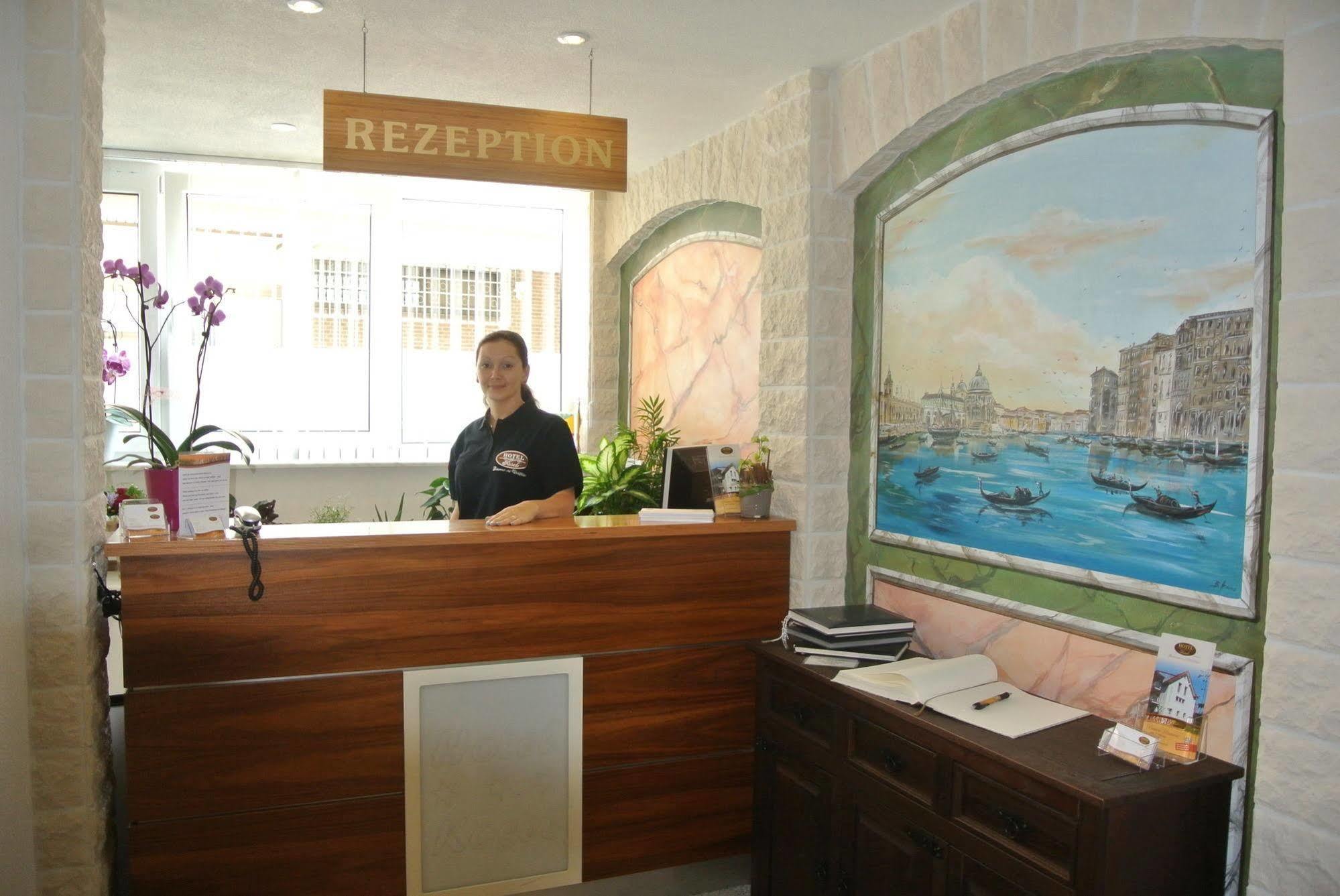 Park Hotel & Gaestehaus รูสท์ ภายนอก รูปภาพ